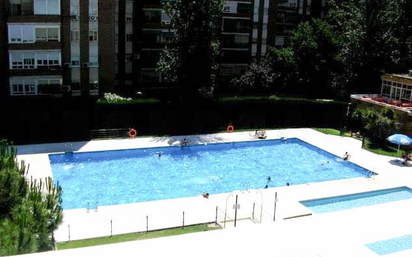 Schwimmbecken von Wohnung zum verkauf in Fuenlabrada mit Klimaanlage