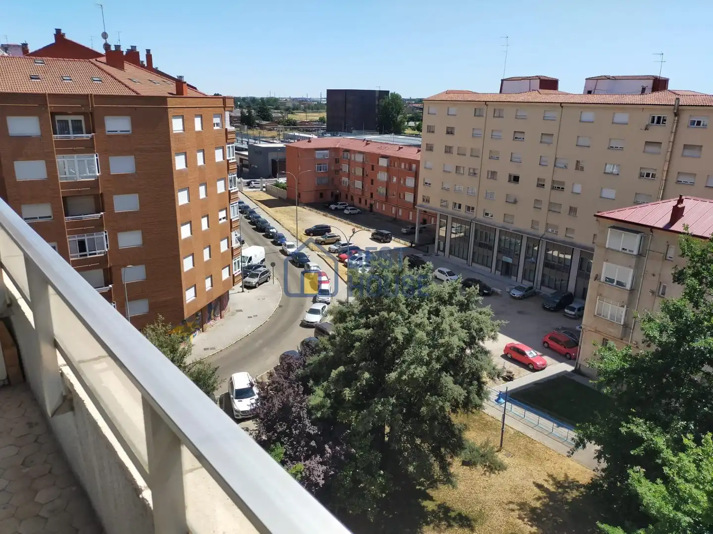 Aparcament de Pis en venda en León Capital  amb Calefacció i Terrassa