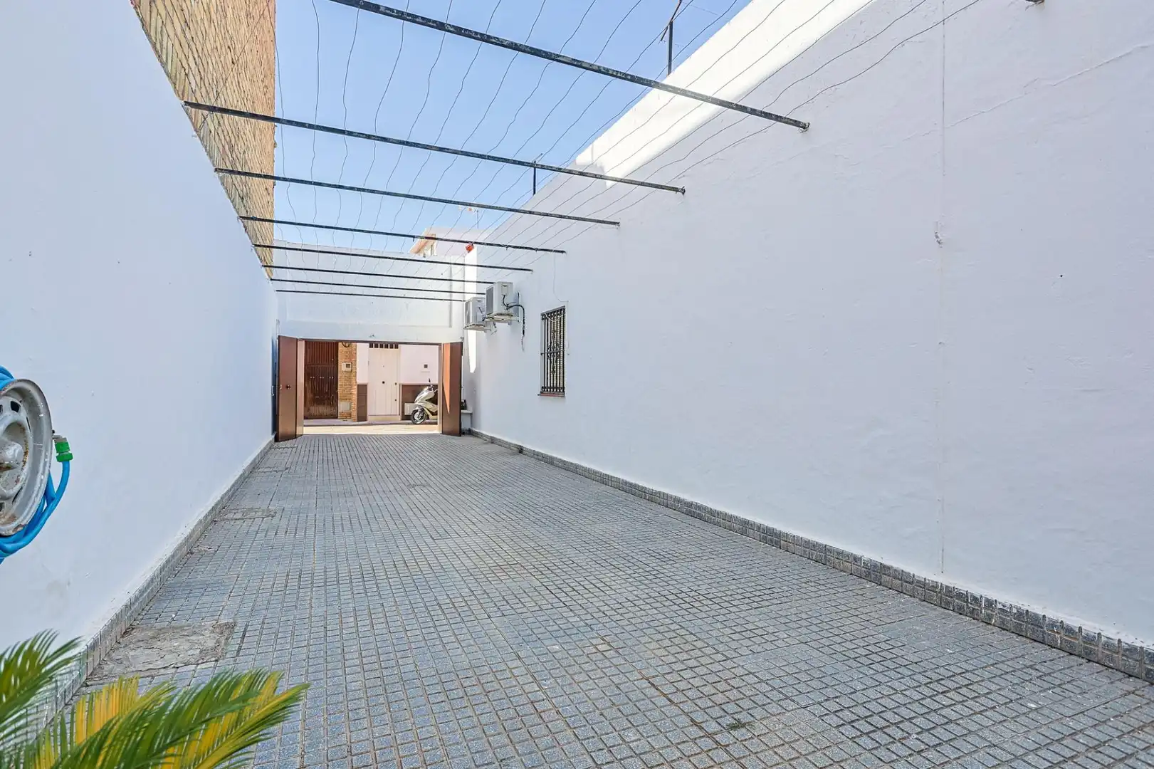 Vista exterior de Casa o chalet en venta en Sevilla con Aire acondicionado y Terraza