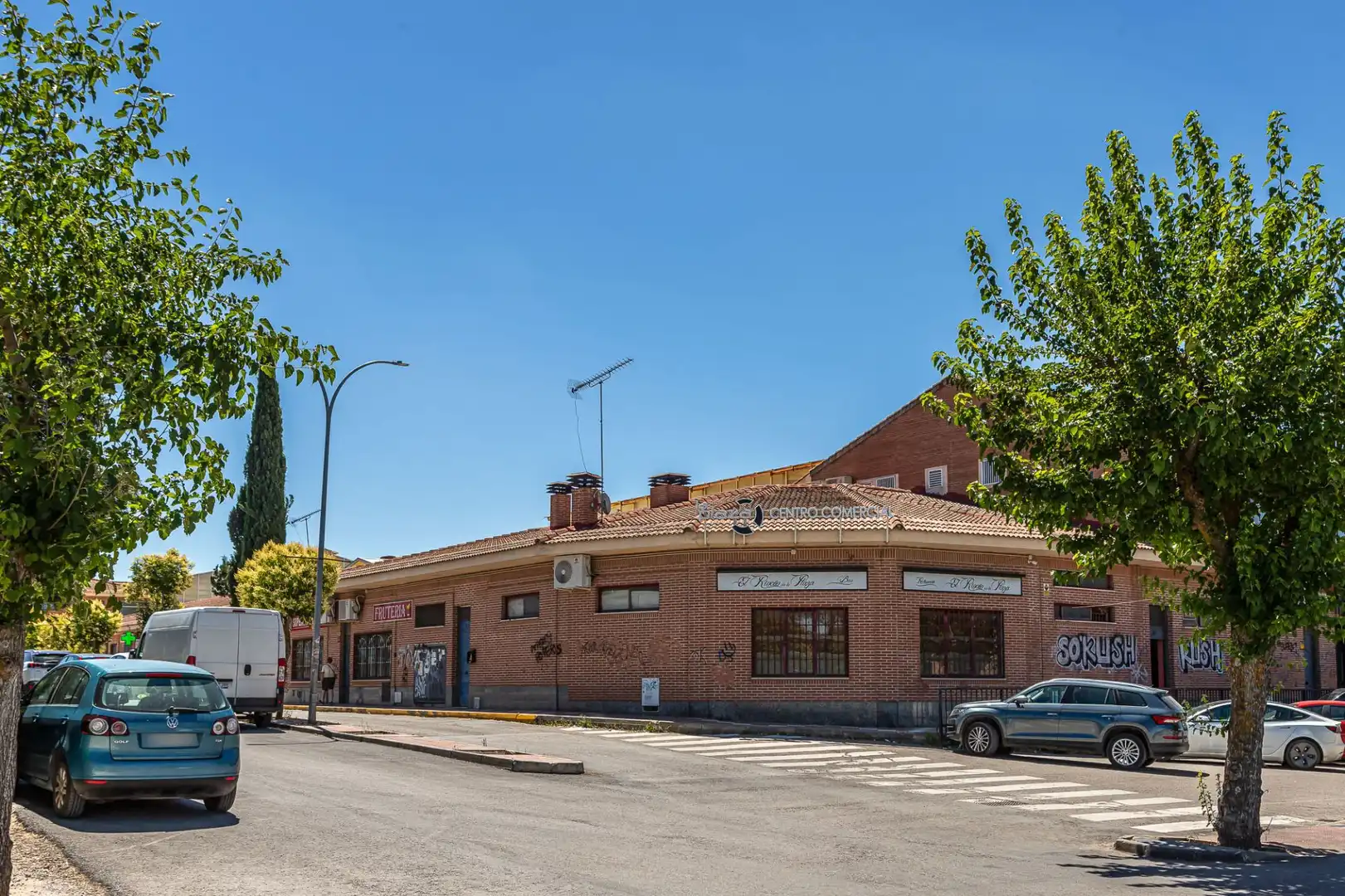 Vista exterior de Casa o xalet en venda en Nuevo Baztán amb Aire condicionat, Calefacció i Jardí privat