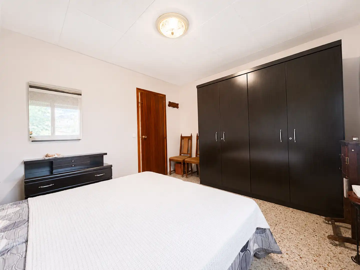 Habitación de Casa adosada en venta en Manlleu con Calefacción, Jardín privado y Terraza