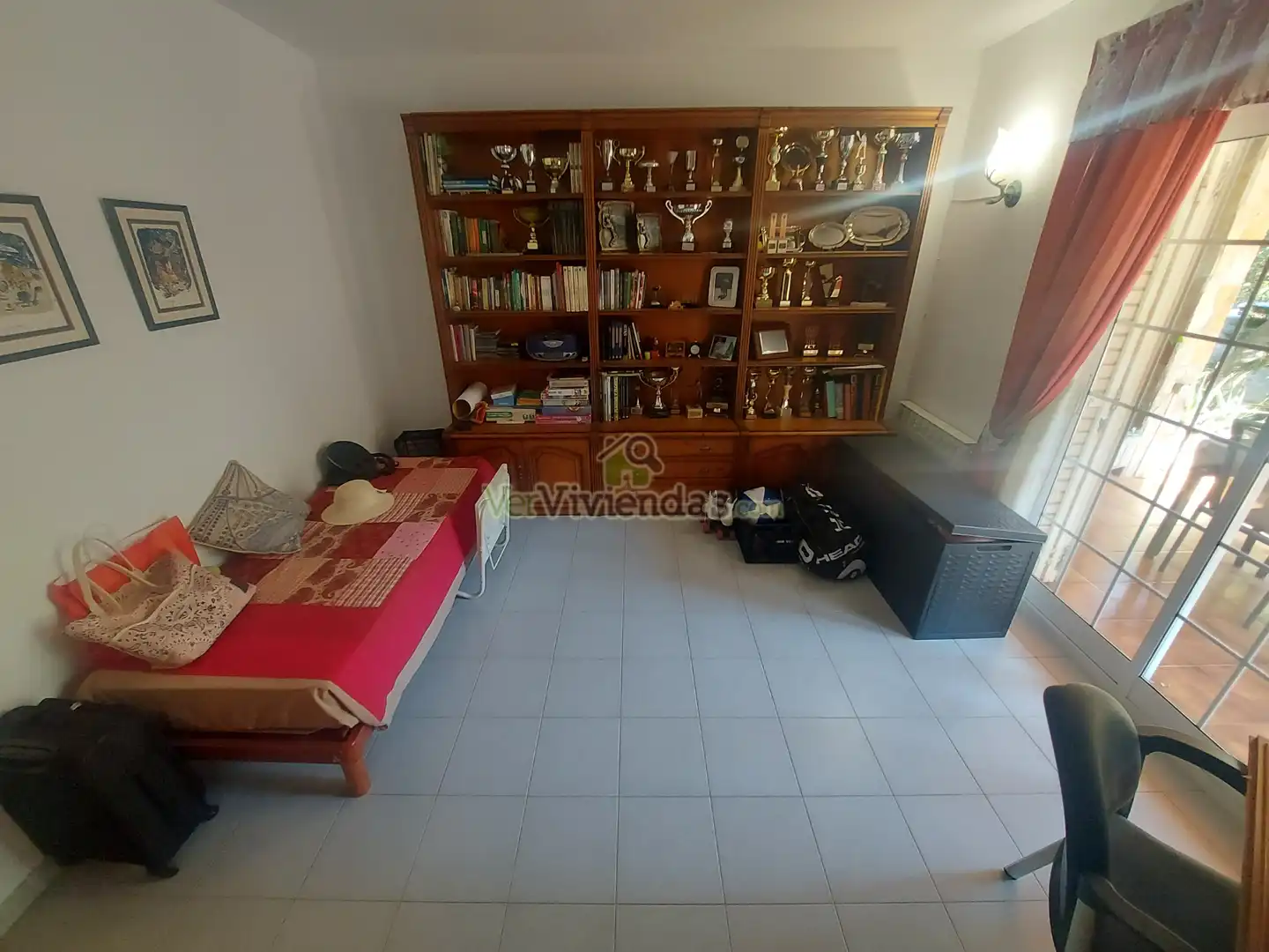 Sala d'estar de Casa o xalet en venda en Torrelles de Llobregat amb Aire condicionat, Calefacció i Jardí privat