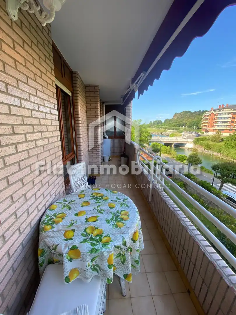 Terraza de Piso en venta en Castro-Urdiales con Calefacción, Parquet y Terraza