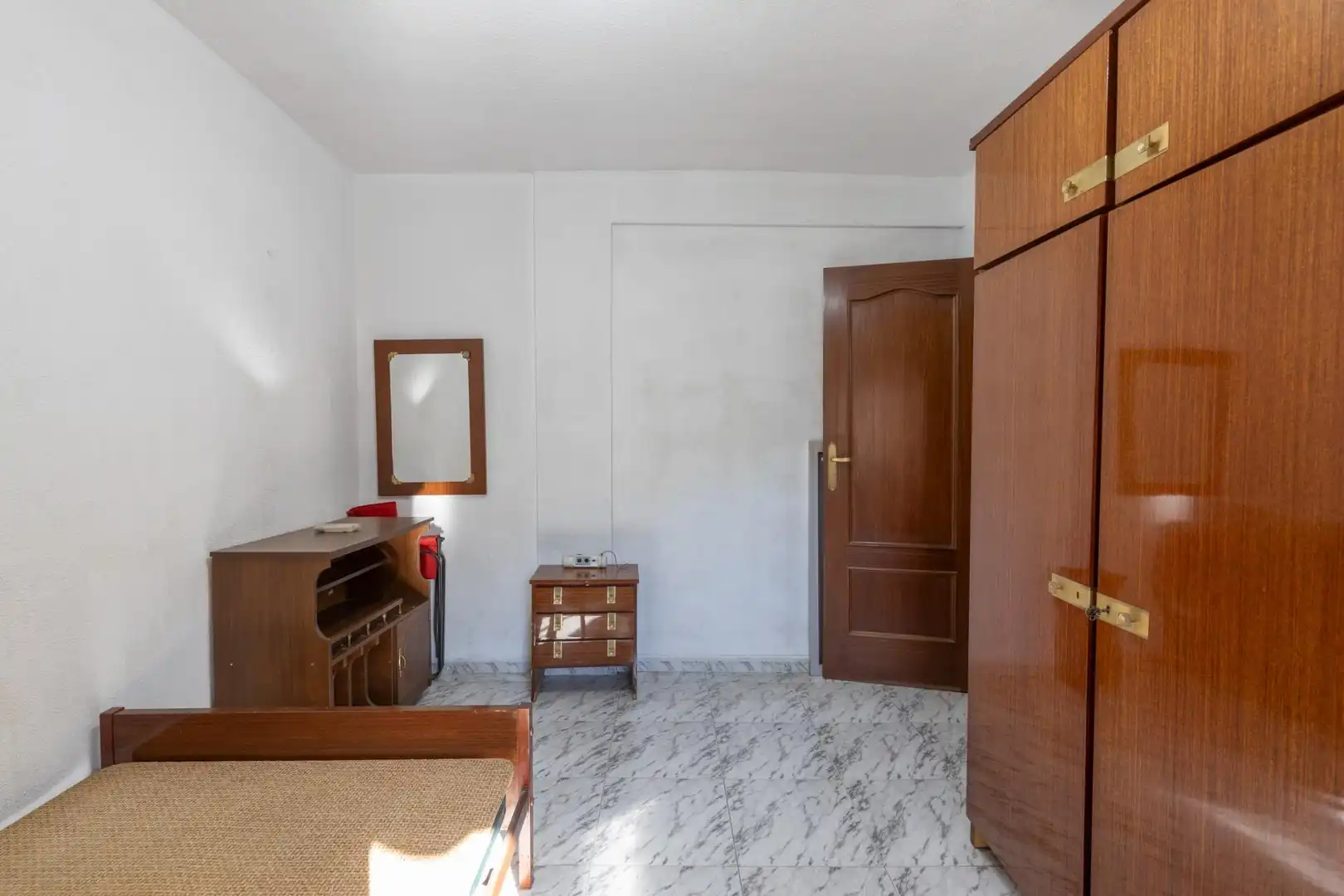 Habitación de Piso en venta en Granada con Aire acondicionado y Balcón