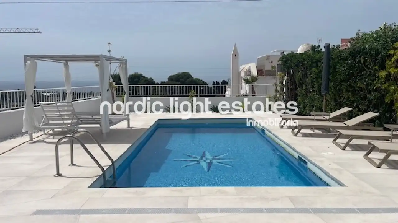 Vista exterior de Casa o chalet en venta en Nerja con Terraza, Trastero y Piscina