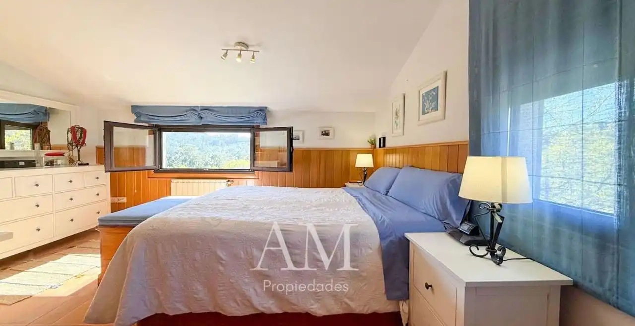 Habitación de Casa o chalet en venta en Vigo  con Calefacción, Jardín privado y Terraza