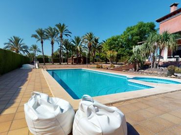 Xalet amb piscina en venda a La Perleta