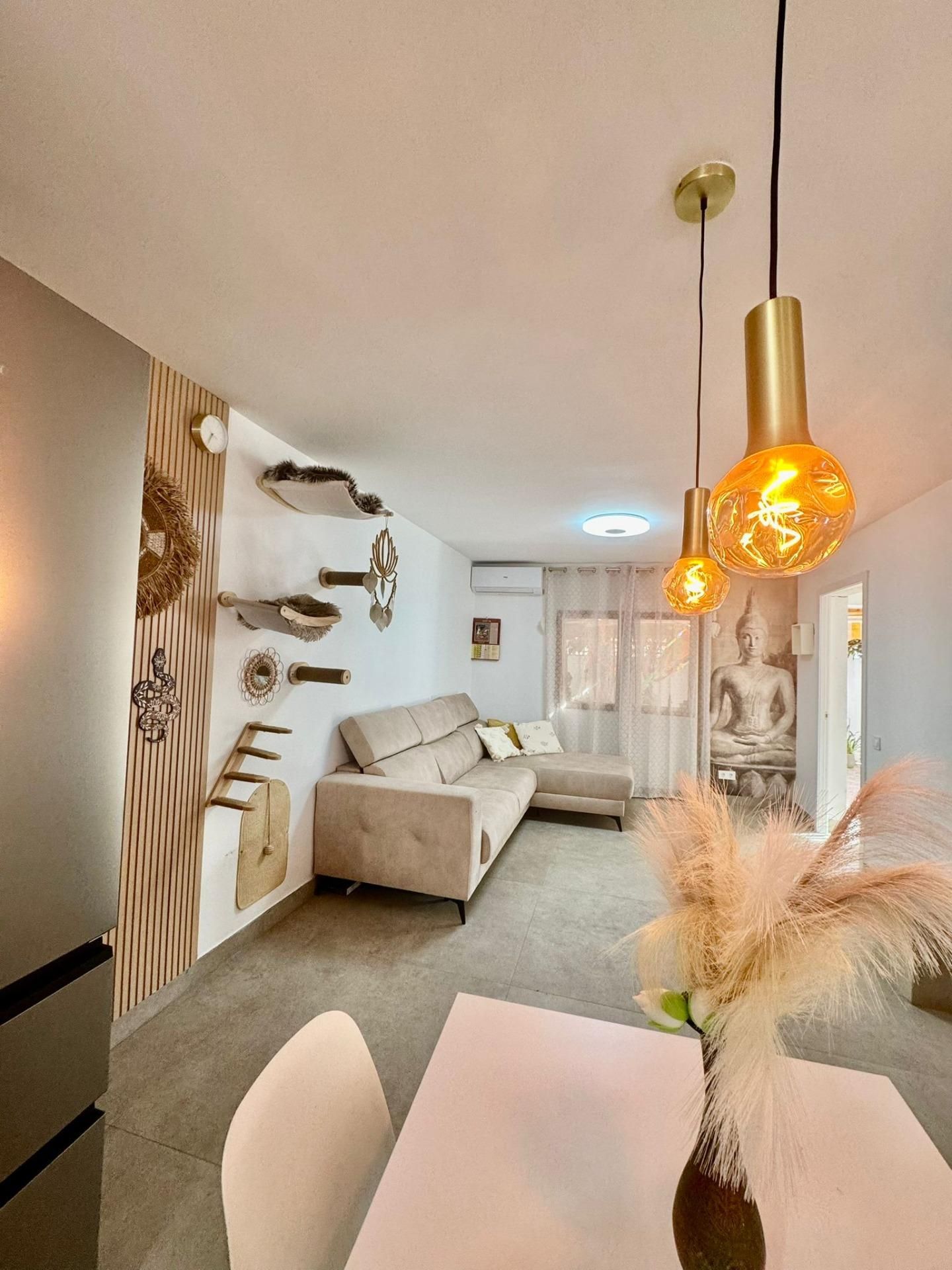 Sala d'estar de Casa o xalet en venda en La Nucia amb Jardí privat, Terrassa i Piscina comunitària