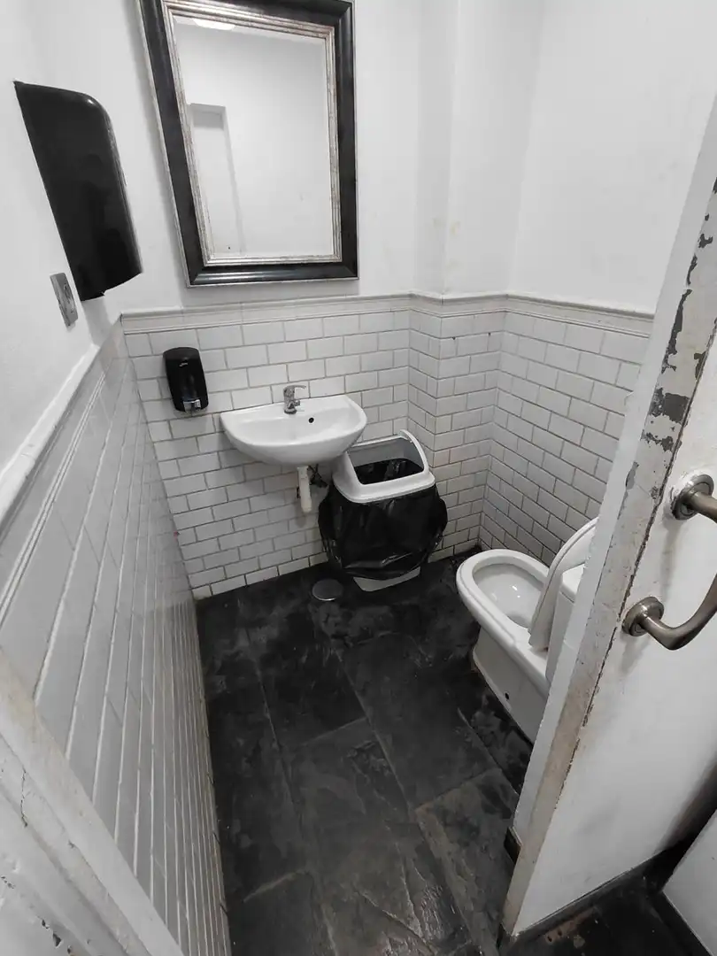 Bathroom of Commercial properties for rent in Sevilla