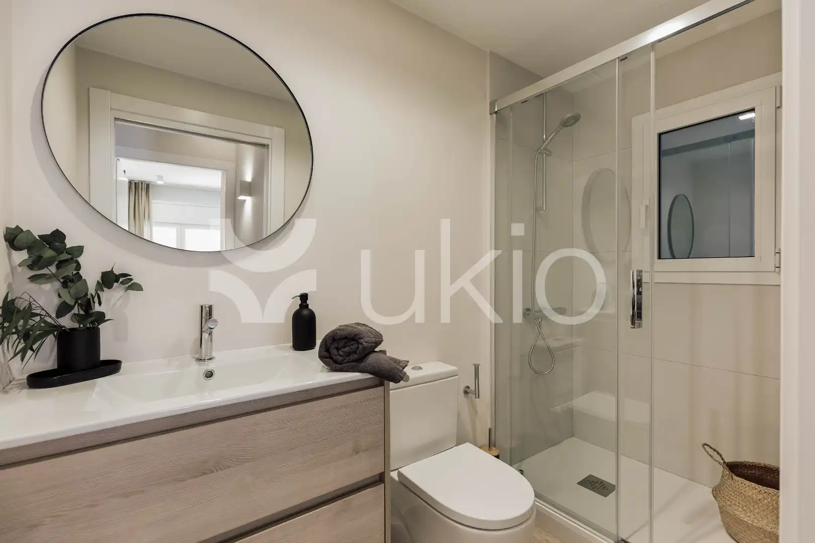 Bathroom of Apartments for rent in Barcelona  with Air Conditioner, Heating and Terrace