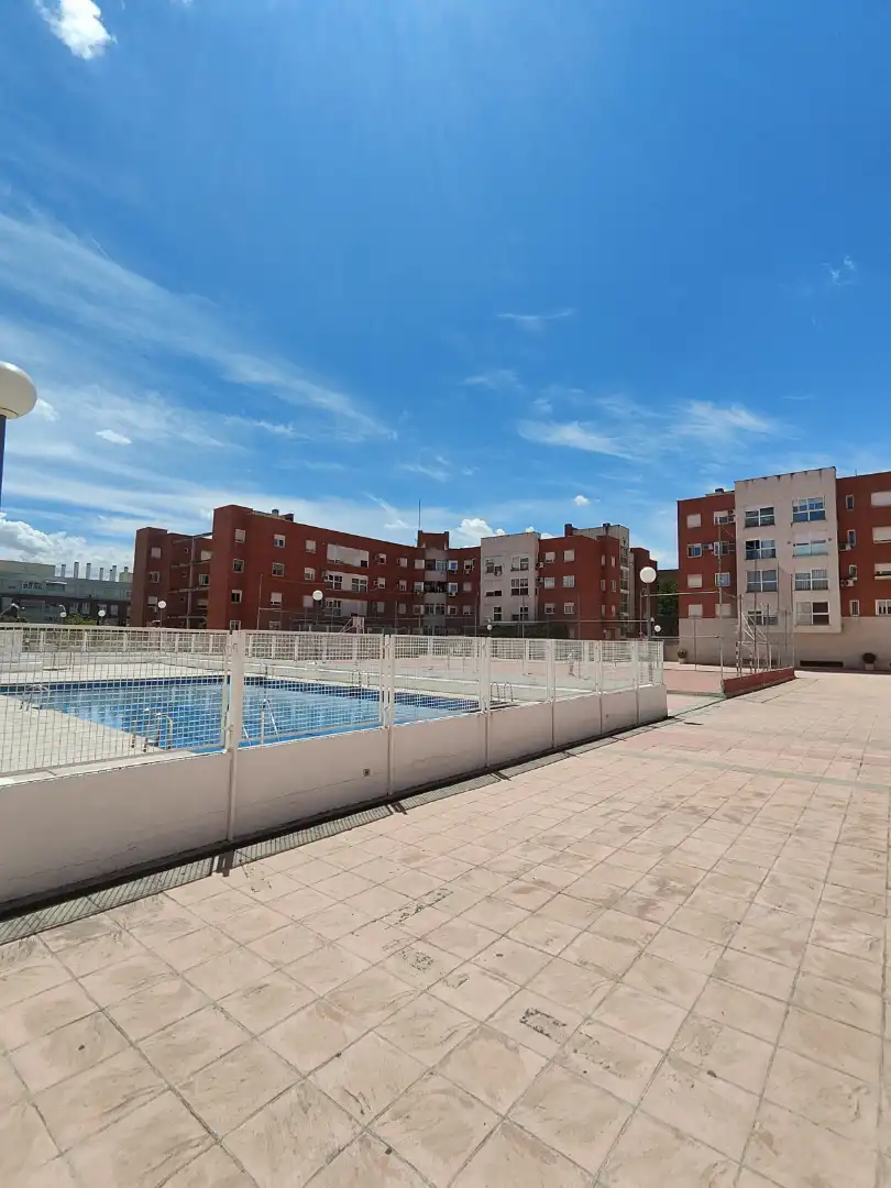 Swimming pool of Flat for sale in Valdemoro  with Air Conditioner, Heating and Private garden