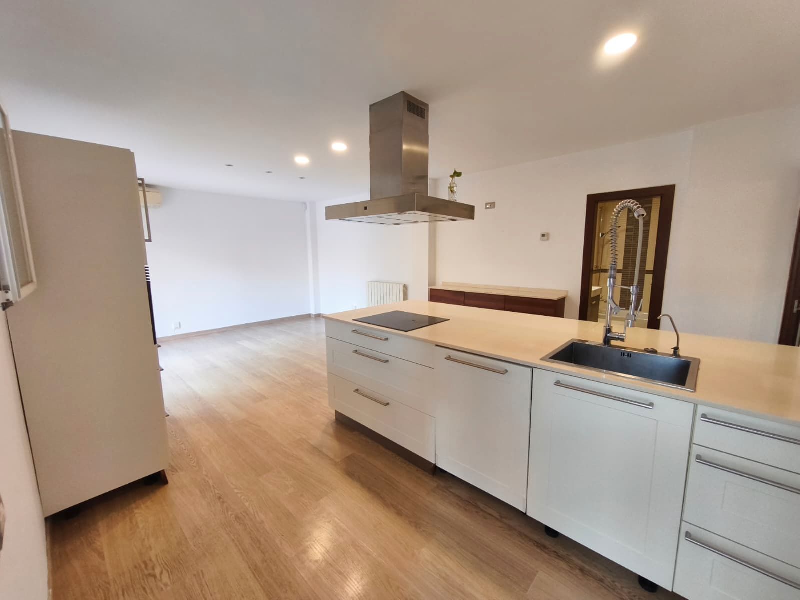 Pis en venda a Carrer de la Corunya, El Camp de l'Arpa del Clot, Sant Martí