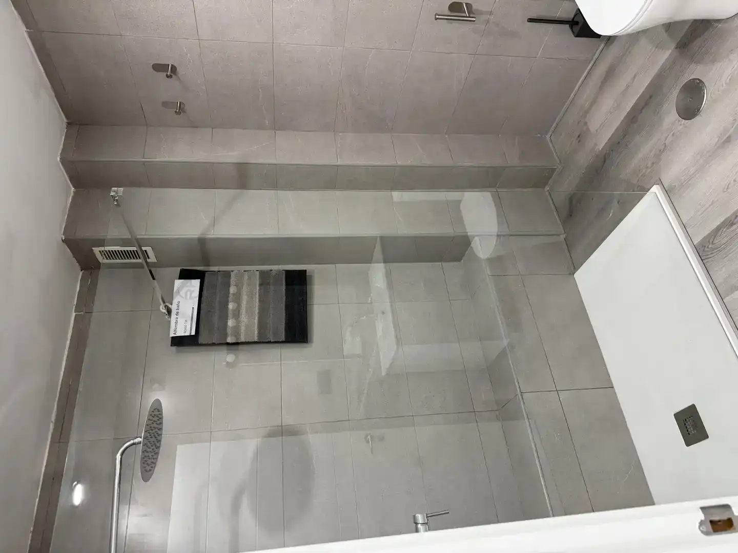 Bany de Pis de lloguer en  Murcia Capital amb Balcó