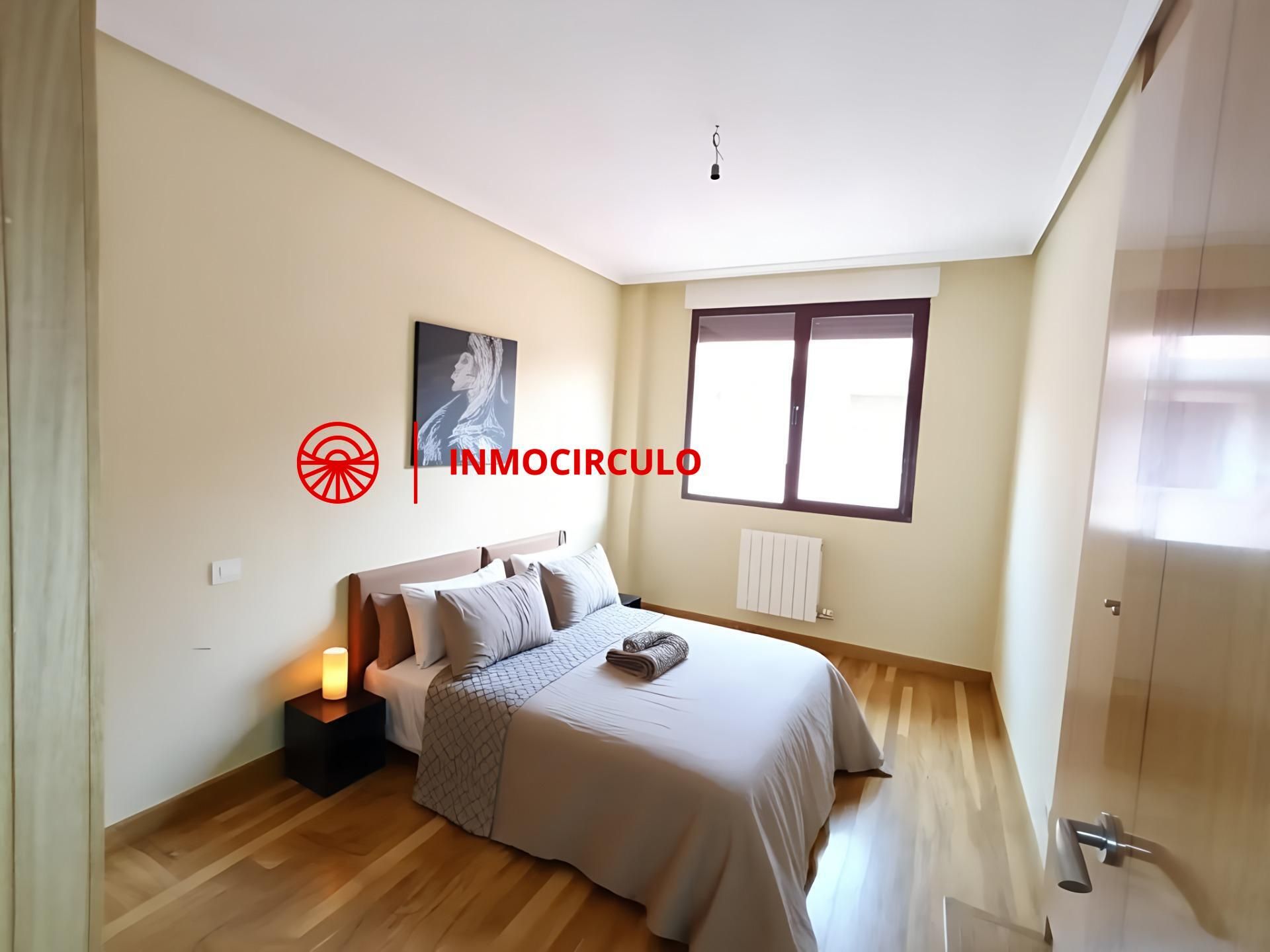 Dormitori de Casa o xalet en venda en Burgos Capital amb Calefacció, Jardí privat i Terrassa