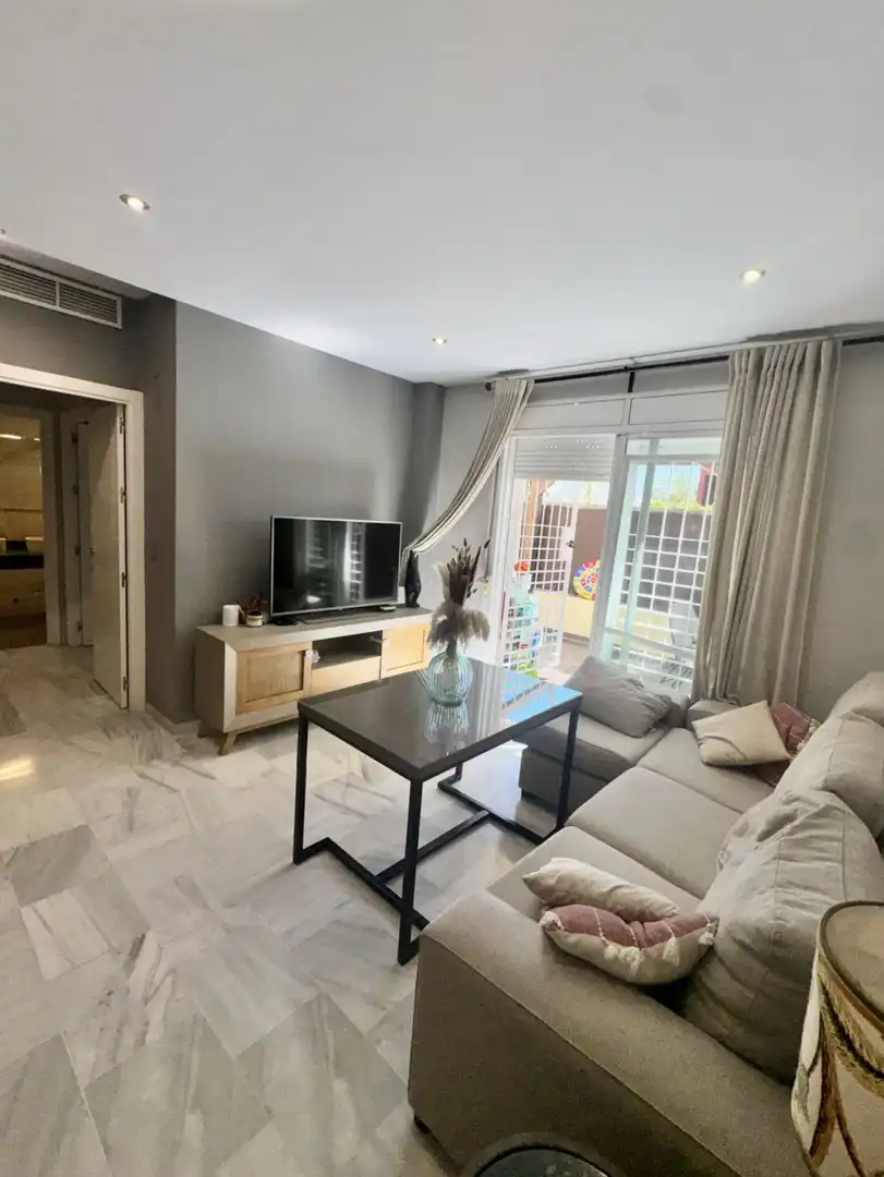Sala de estar de Piso en venta en Tomares con Aire acondicionado, Calefacción y Piscina comunitaria