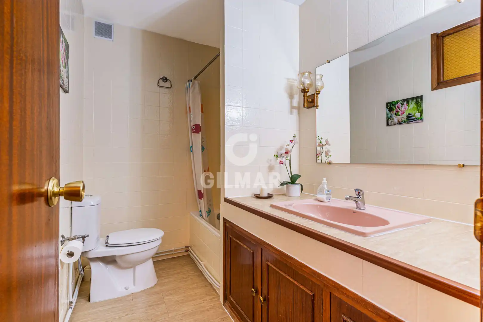 Baño de Casa adosada en venta en Pozuelo de Alarcón con Calefacción, Jardín privado y Piscina
