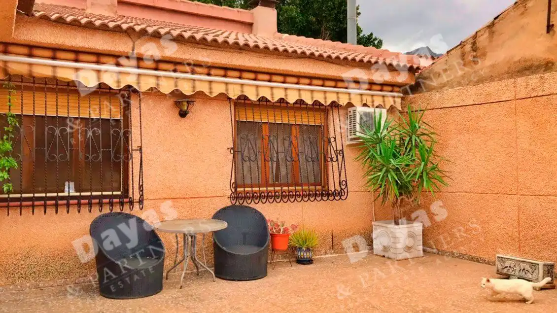 Vista exterior de Casa o xalet en venda en Orihuela amb Aire condicionat
