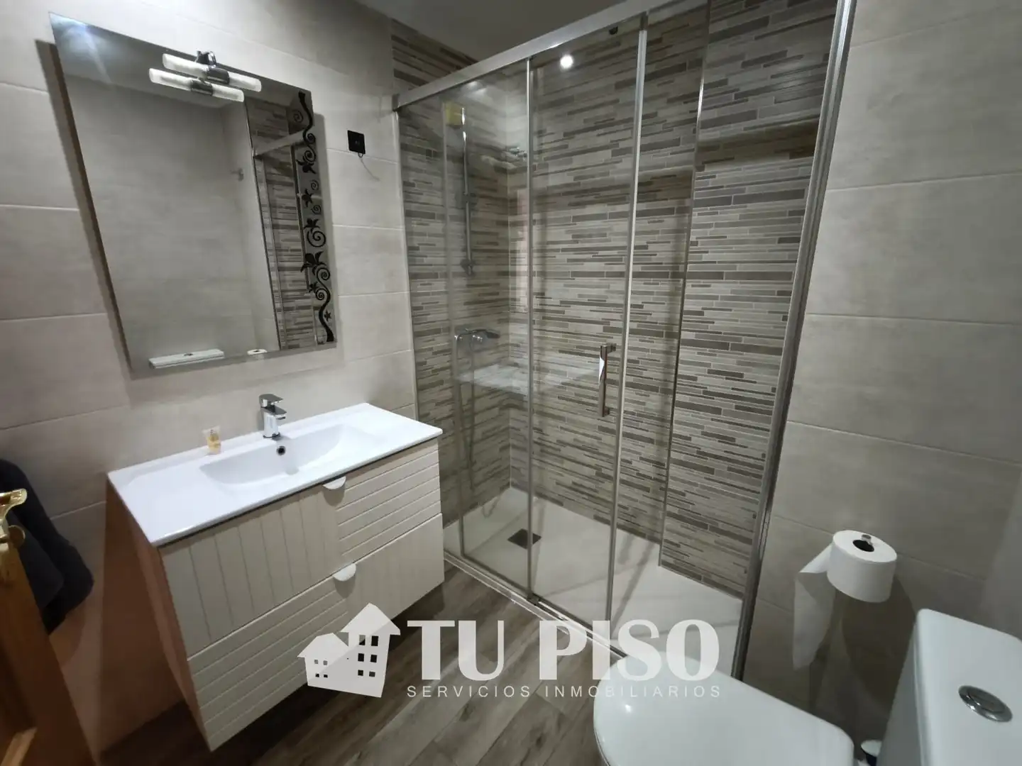 Baño de Piso en venta en Fuenlabrada con Calefacción, Parquet y Terraza