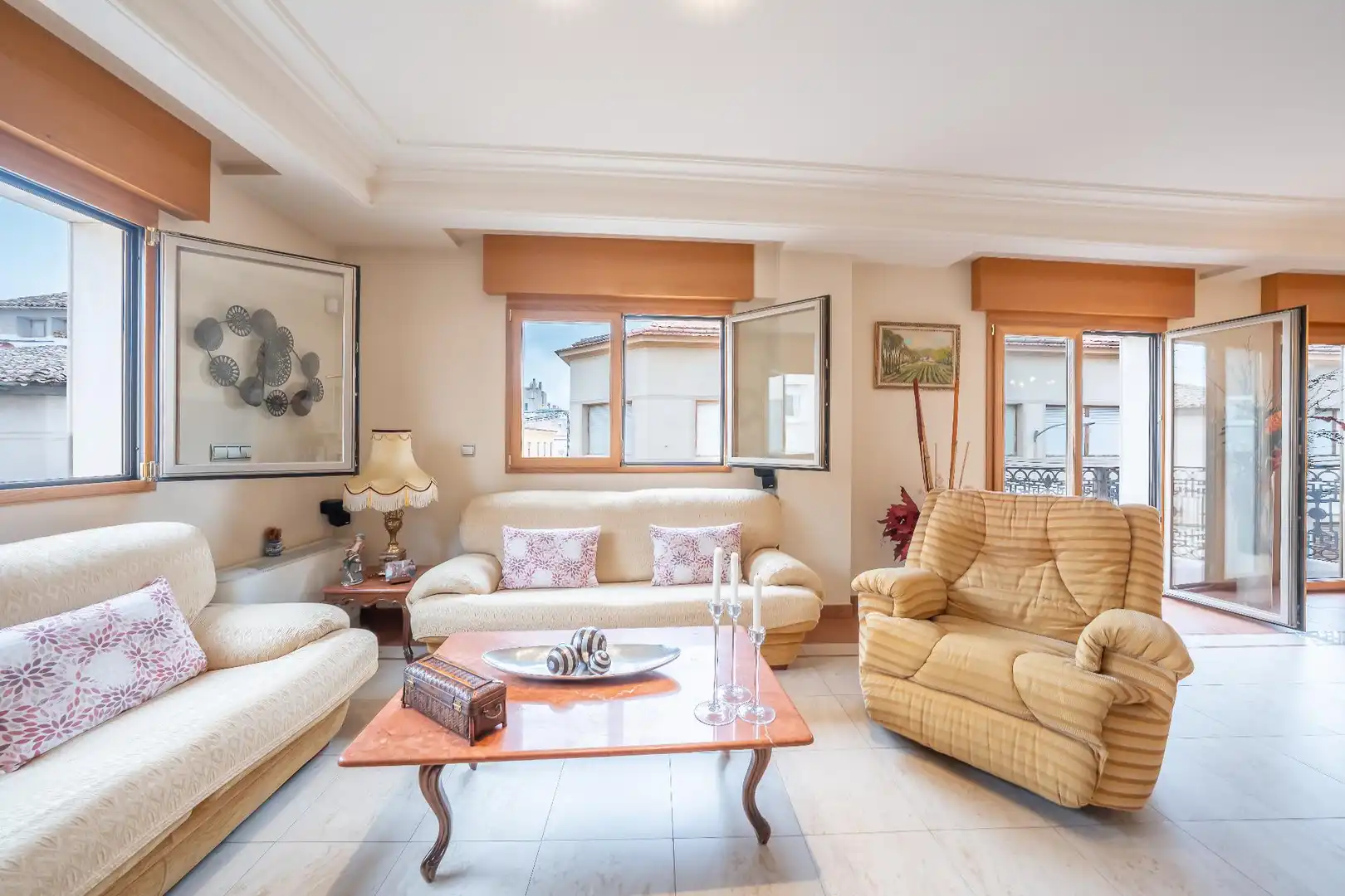 Wohnzimmer von Einfamilien-Reihenhaus zum Verkauf in Novelda mit Heizung, Terrasse und Balkon