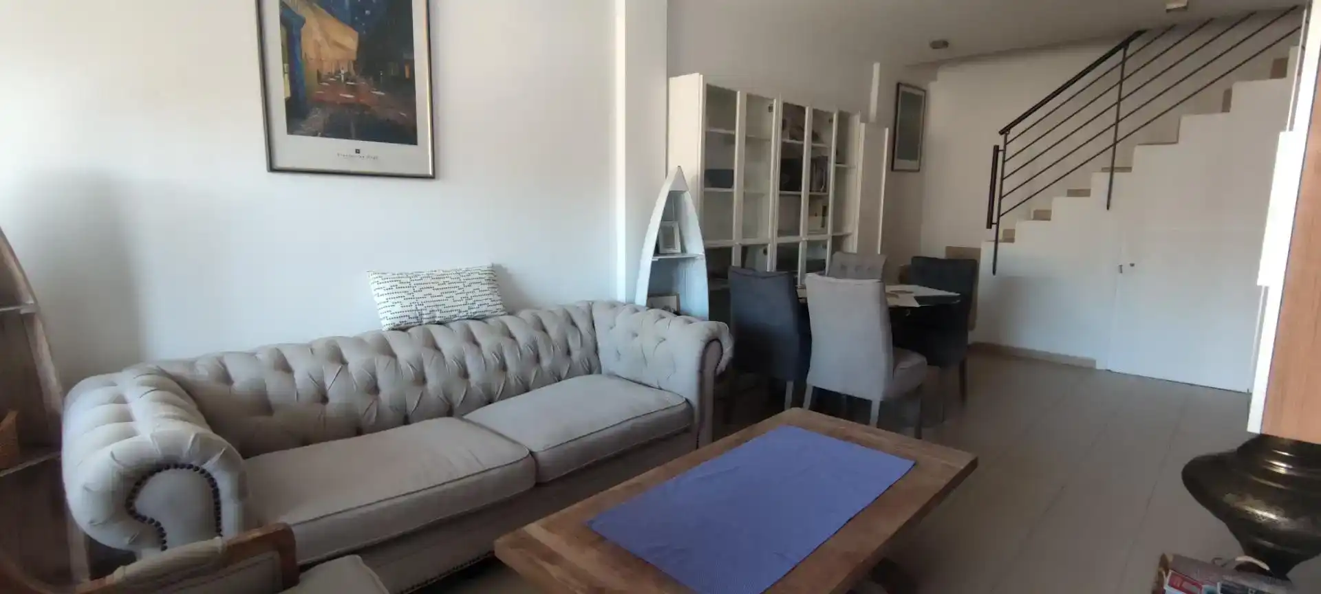 Sala d'estar de Pis de lloguer en Palamós amb Aire condicionat i Balcó