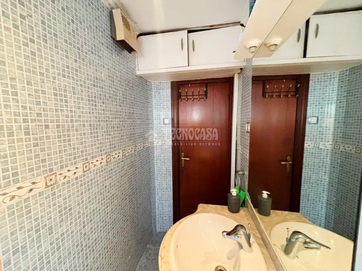 Bathroom of Flat for sale in Zaragoza  with Furnished and Balcony