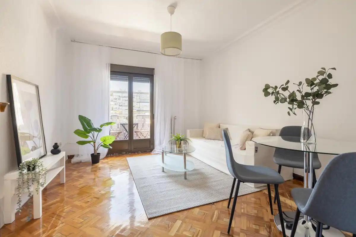 Living room of Flat for sale in  Madrid Capital  with Heating, Terrace and Balcony