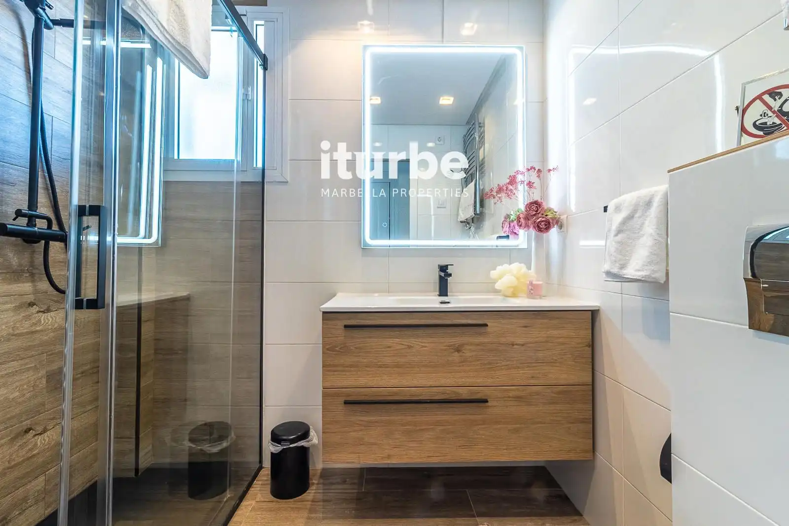 Baño de Ático en venta en Marbella con Aire acondicionado, Terraza y Piscina