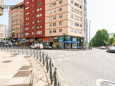 Flat with lift for sale in Avenida José Hierro