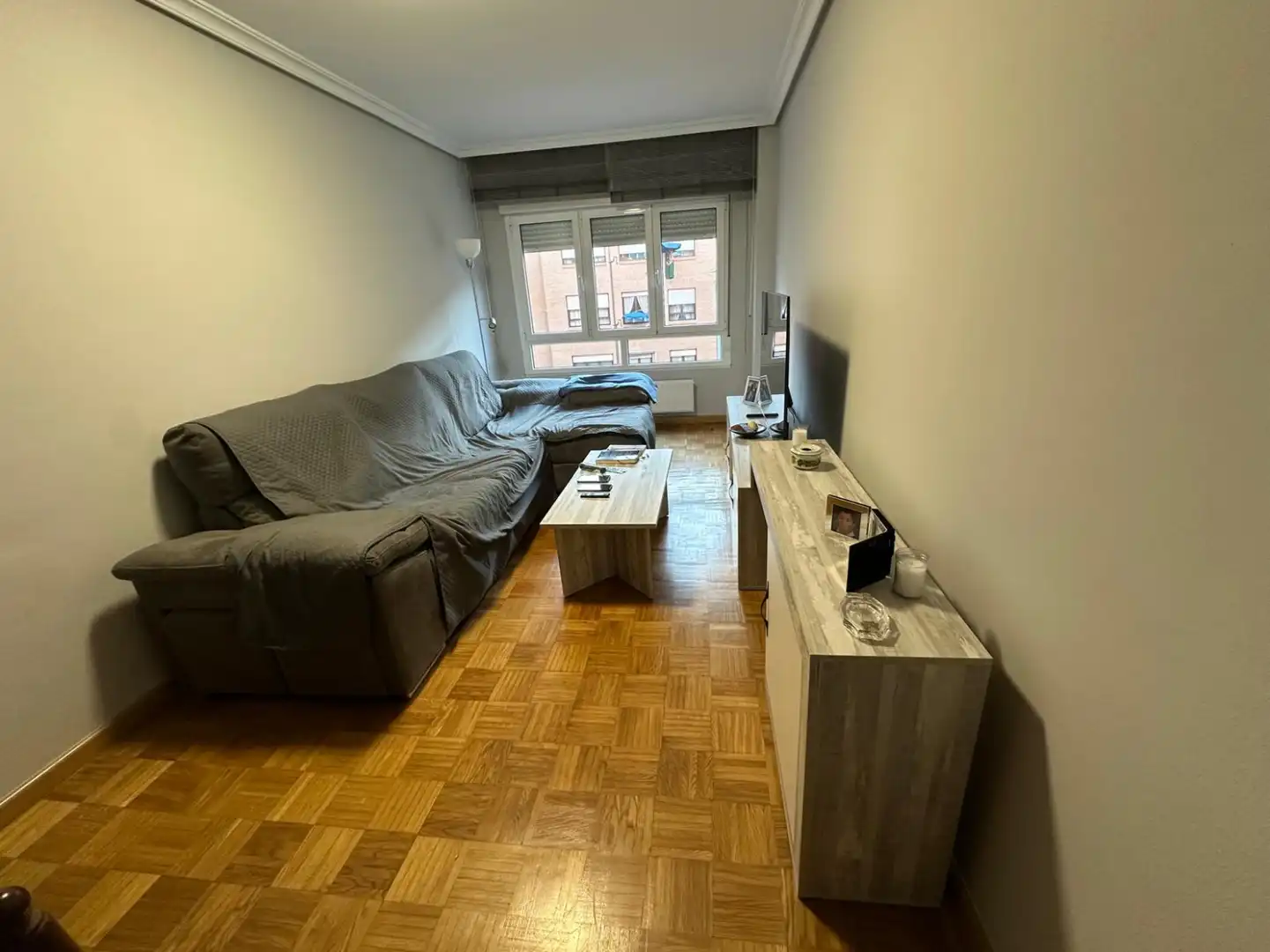 Sala d'estar de Pis en venda en Oviedo  amb Calefacció, Parquet i Traster