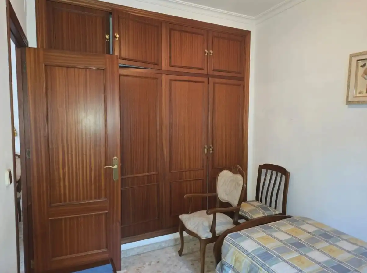 Dormitori de Casa adosada en venda en Mairena del Aljarafe amb Aire condicionat, Terrassa i Moblat