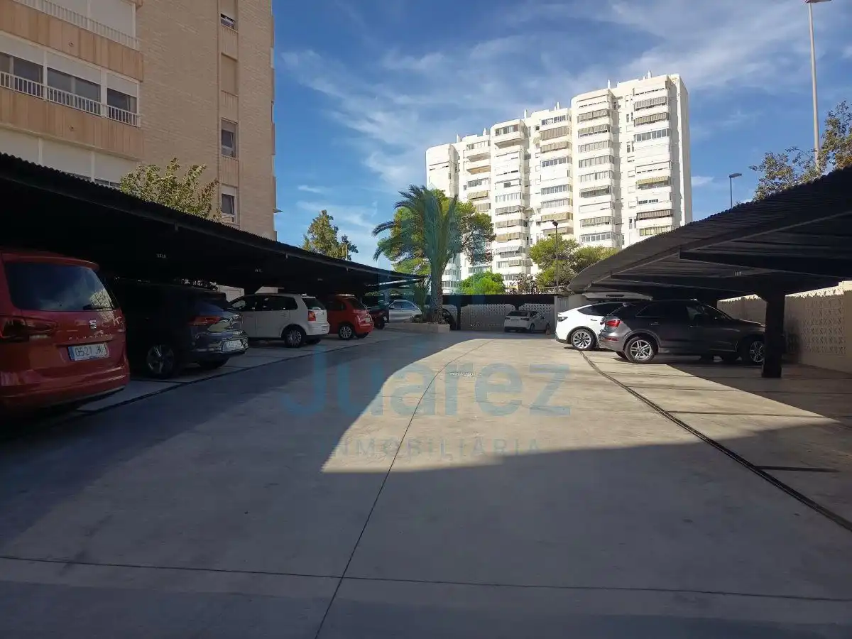 Parkplatz von Wohnung zur Miete in Alicante / Alacant mit Klimaanlage, Terrasse und Möbliert