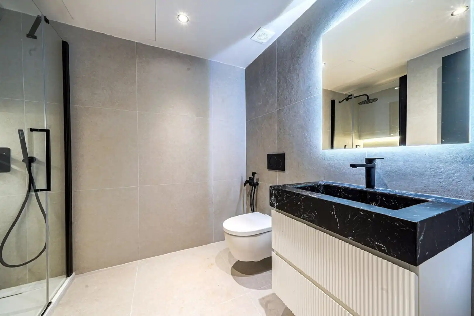 Baño de Casa o chalet en venta en Marbella con Aire acondicionado, Jardín privado y Terraza