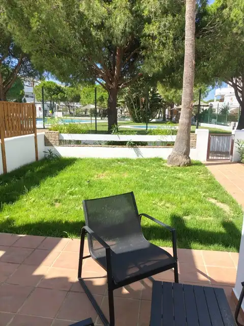 Jardín de Apartamento de alquiler en Chiclana de la Frontera con Aire acondicionado, Calefacción y Jardín privado