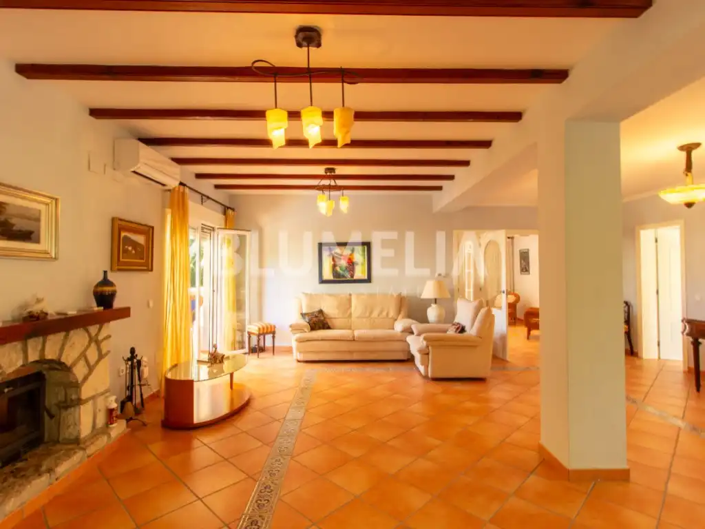 Sala d'estar de Casa o xalet en venda en Dénia amb Aire condicionat, Jardí privat i Terrassa