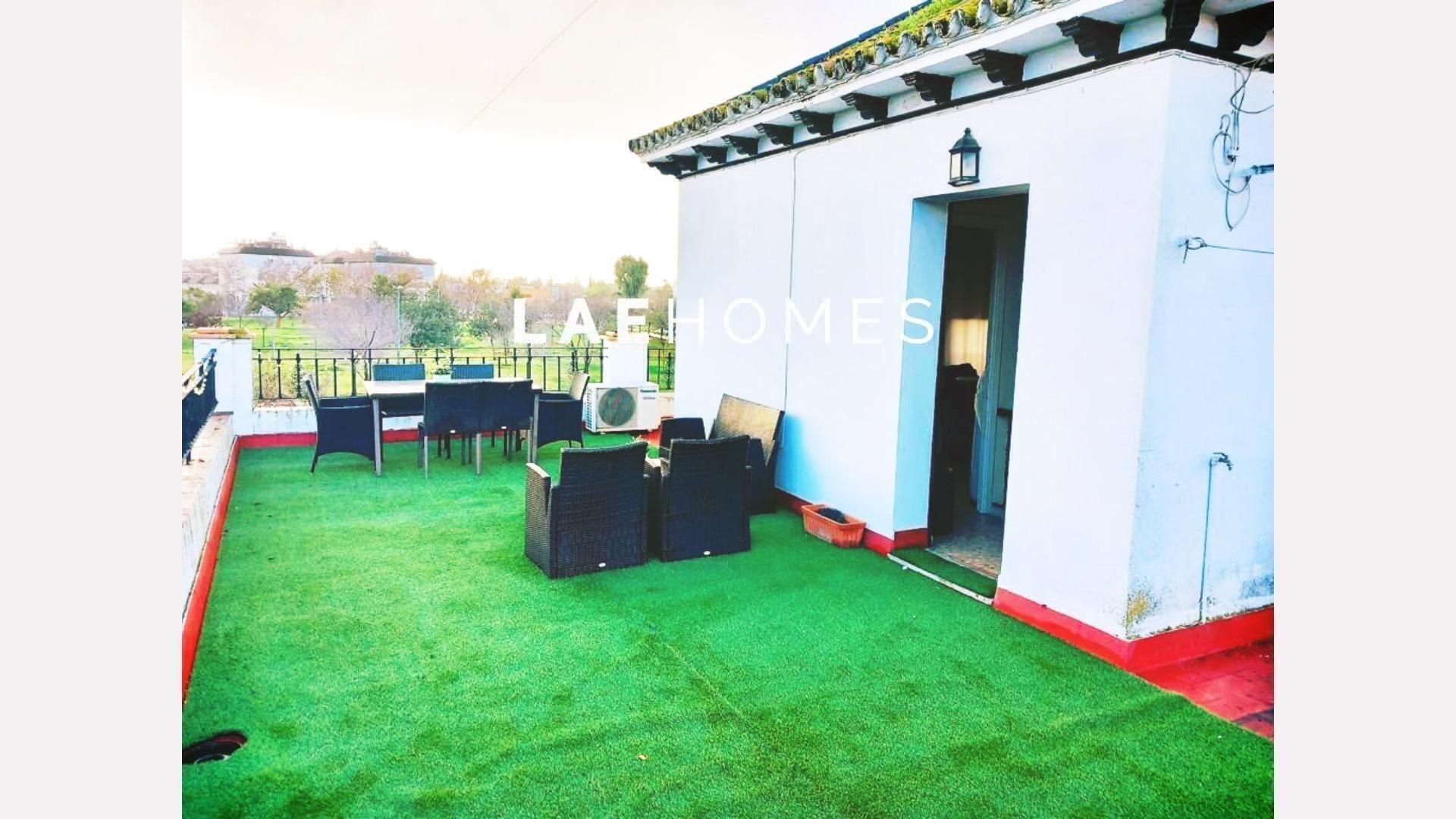 Terrace of House or chalet for sale in  Sevilla Capital  with Air Conditioner, Heating and Private garden