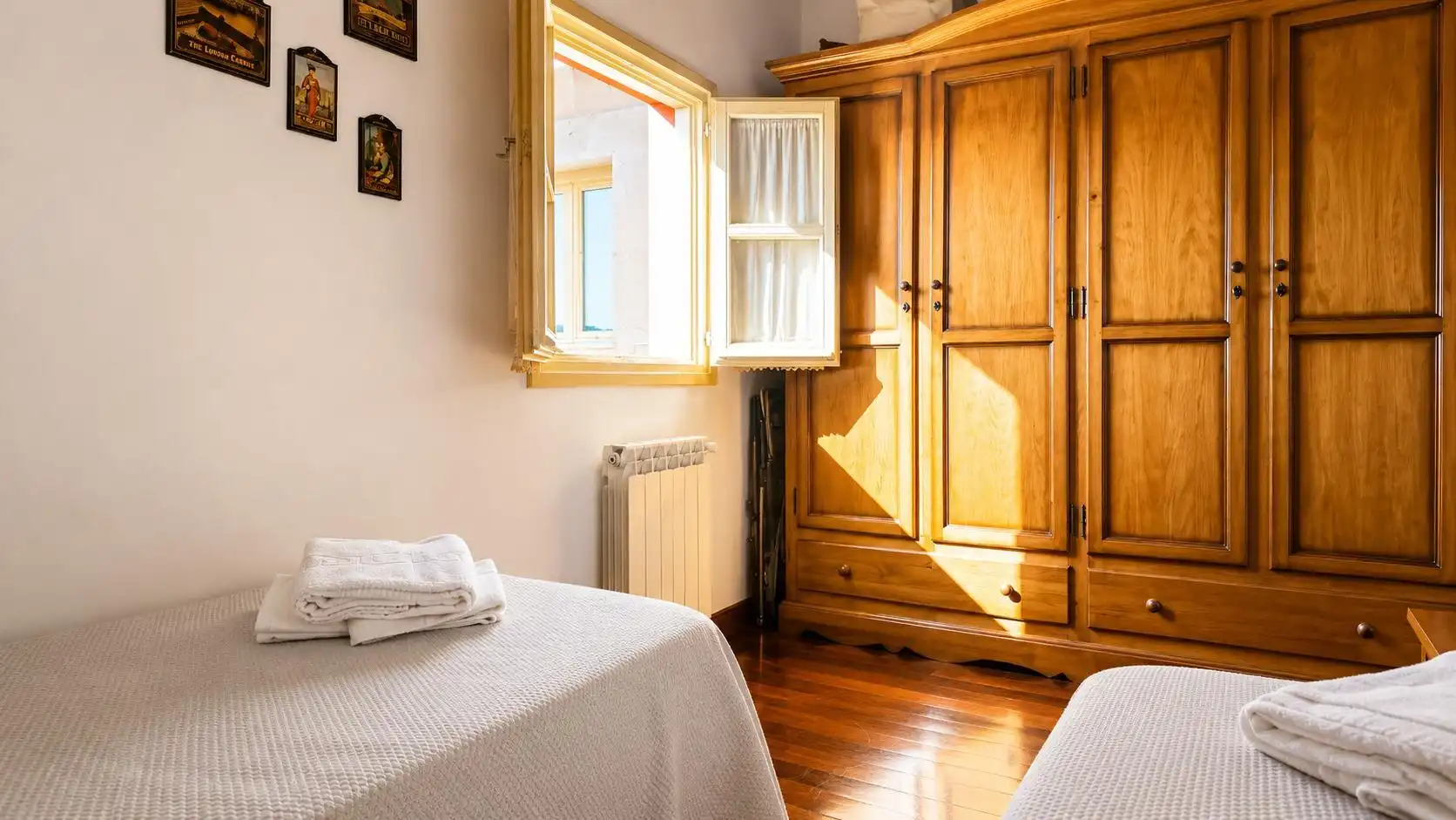 Schlafzimmer von Maisonette zum Verkauf in Comillas (Cantabria) mit Heizung und Alarm