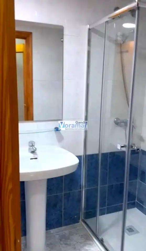 Bany de Apartament en venda en Gandia amb Aire condicionat, Jardí privat i Terrassa