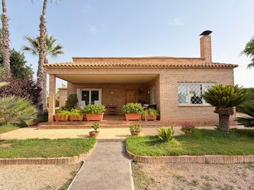 Villa con piscina in vendita a Alzabares