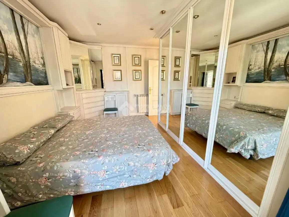 Habitación de Casa adosada en venta en León Capital  con Parquet, Terraza y Amueblado