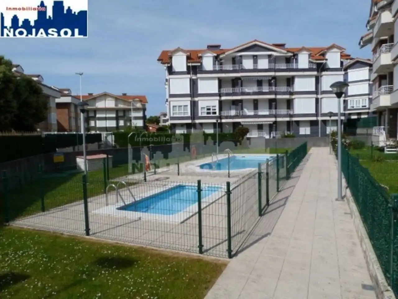 Piscina de Apartament de lloguer en Noja amb Calefacció, Jardí privat i Terrassa