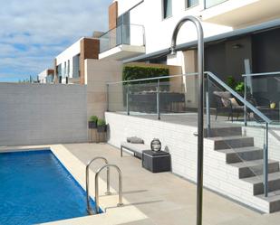 Piscina de Casa adosada de lloguer en Boadilla del Monte amb Aire condicionat, Calefacció i Jardí privat
