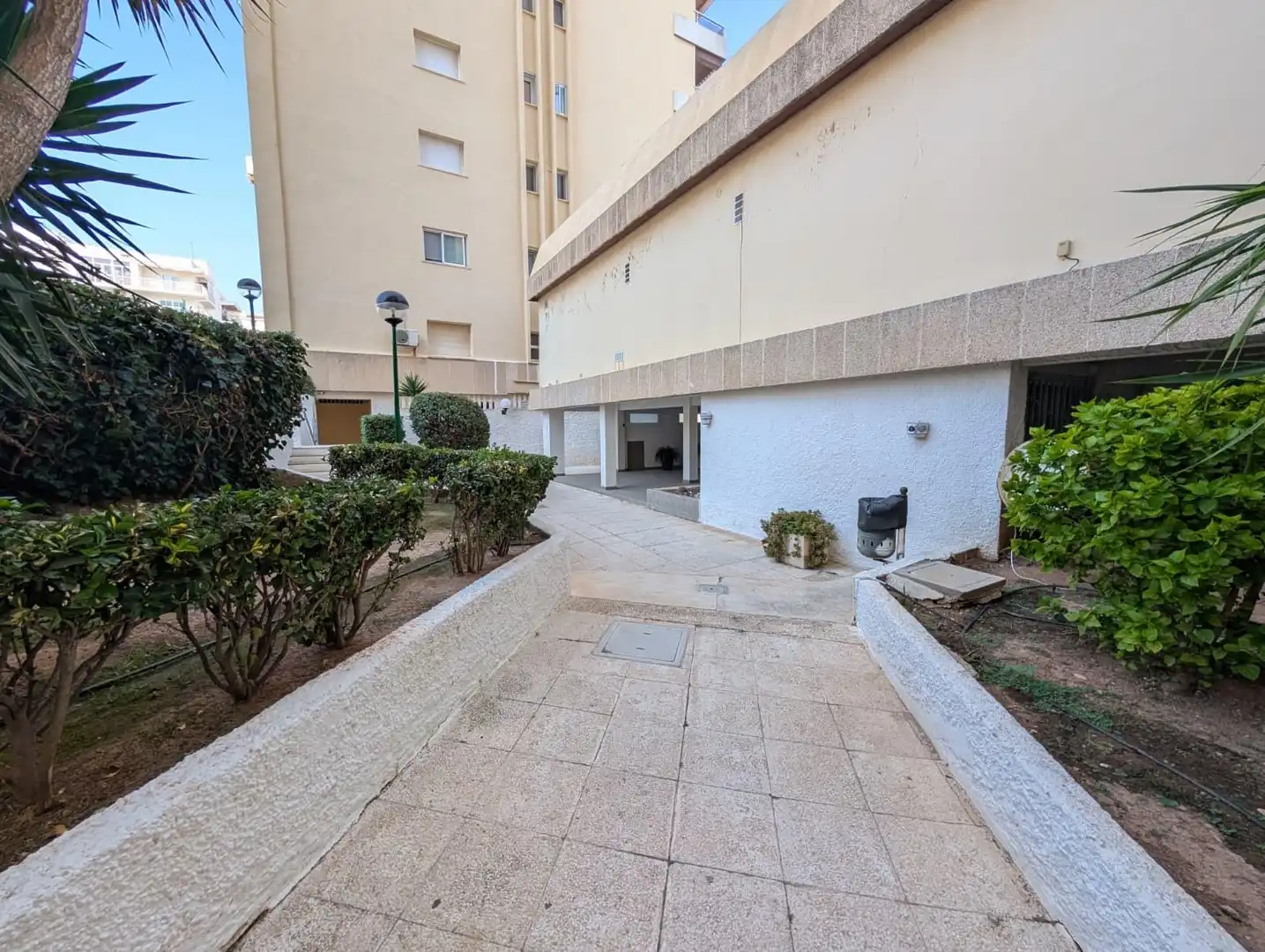Vista exterior de Apartament en venda en Gandia amb Terrassa, Balcó i Piscina comunitària