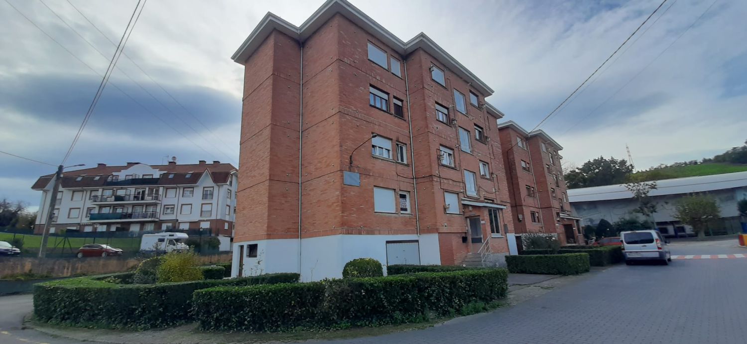 Vista exterior de Piso en venta en Bárcena de Cicero con Calefacción, Parquet y Terraza