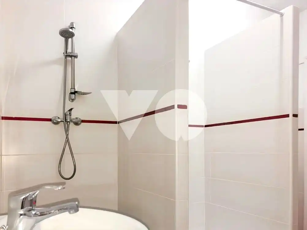 Baño de Local en venta en Madrid