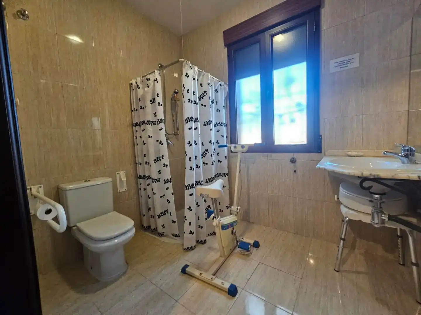 Bany de Casa o xalet en venda en Navahermosa amb Aire condicionat, Piscina i Balcó