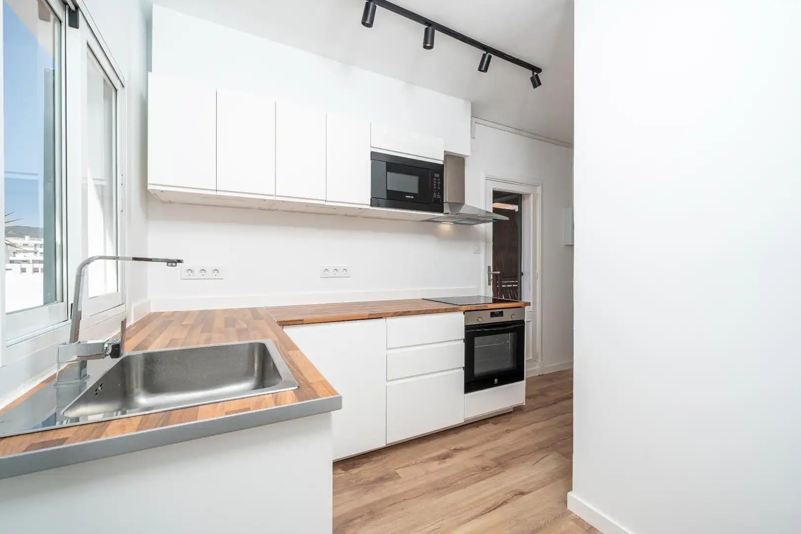 Attic for rent in Santa Catalina