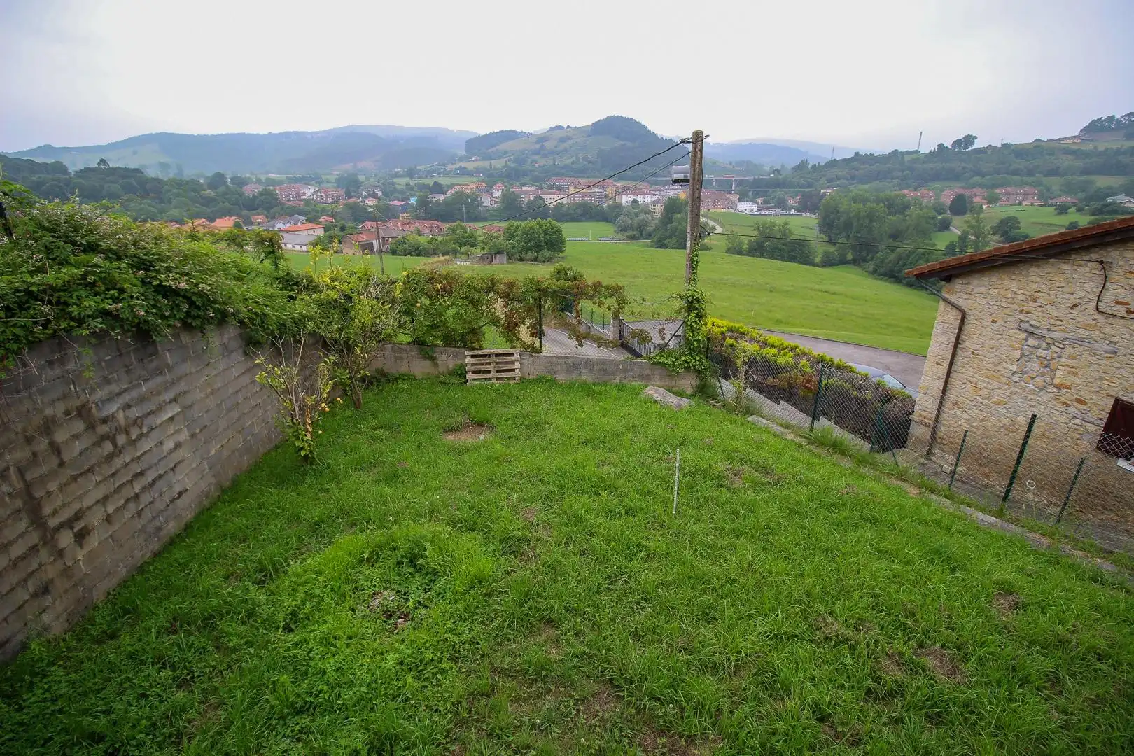 Casa adosada en venda en Hazas de Cesto amb Calefacció, Jardí privat i Parquet