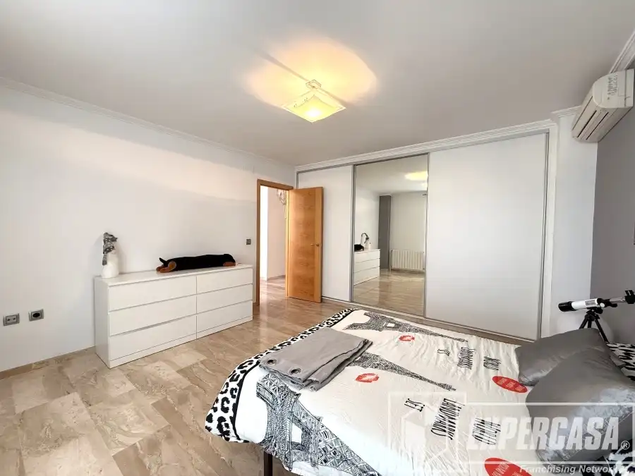 Dormitori de Casa o xalet en venda en Riba-roja de Túria amb Aire condicionat, Calefacció i Terrassa