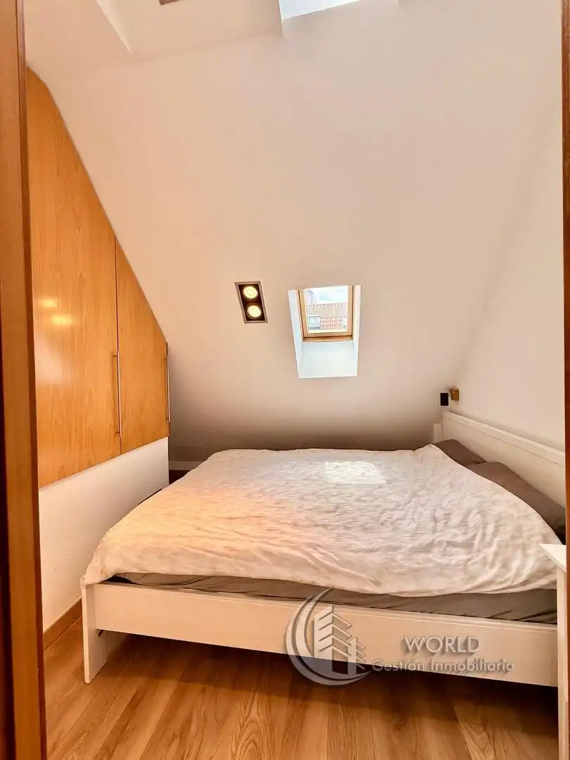 Schlafzimmer von Dachboden zum Verkauf in Madrid mit Klimaanlage, Heizung und Terrasse