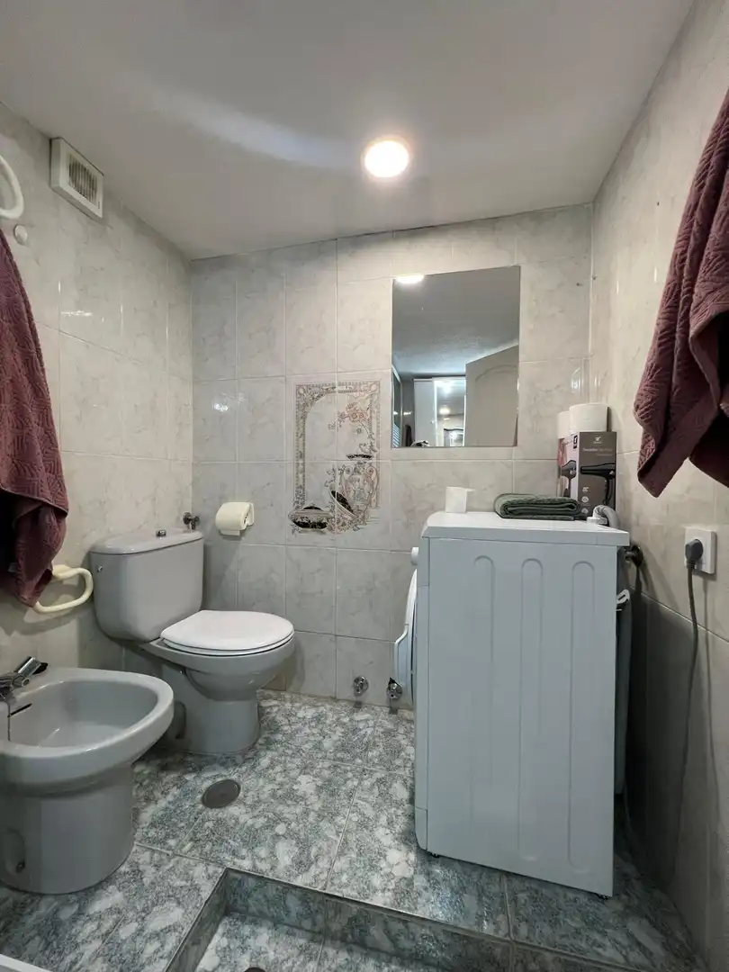 Badezimmer von Wohnungen zur Miete in Fuengirola mit Klimaanlage, Terrasse und Gemeinschaftspool